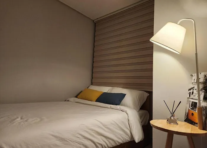 Luminouse X2 Apartment